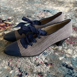 PERRY ELLIS Oxford Heels Size 7